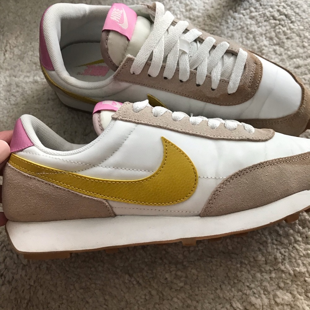 Nike daybreak women’s. Size 6.5